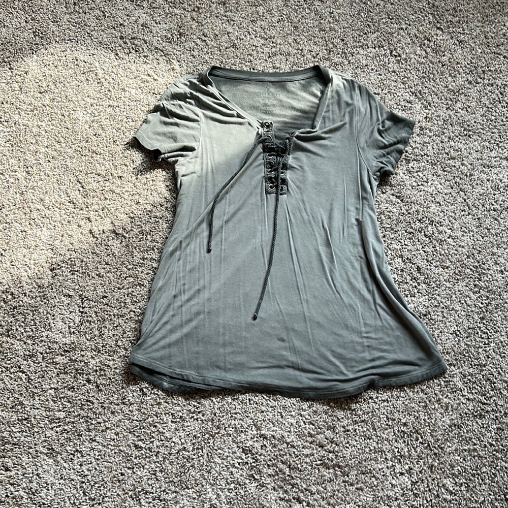 American eagle grey lace put shirt sz M